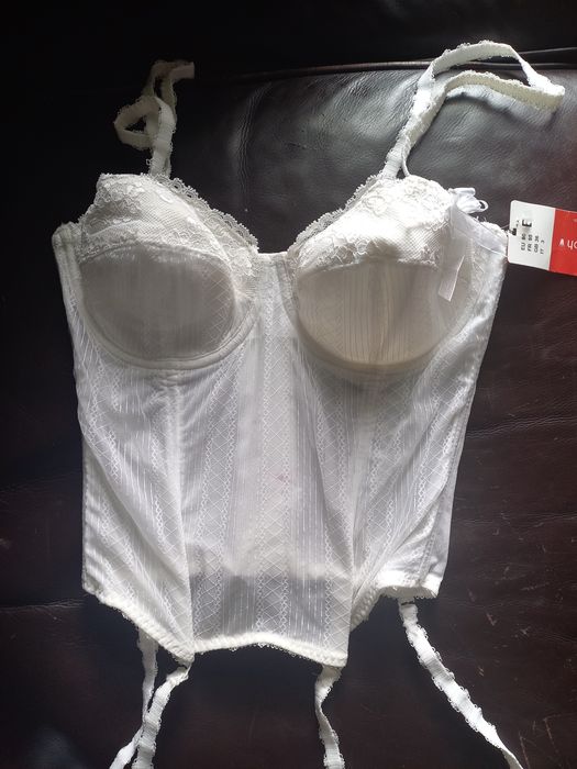 Gorset do pończoch Triumph r. 80B koronkowy kolor 03 Ethernal Feelings