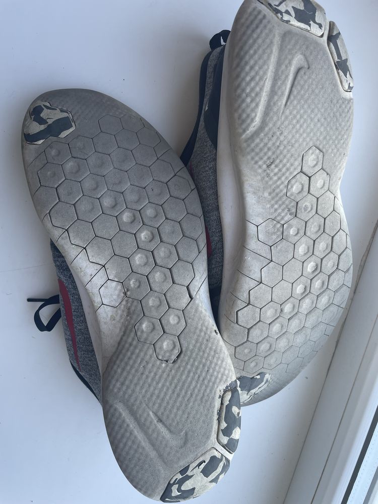 NIKE FLEX Experience 8
