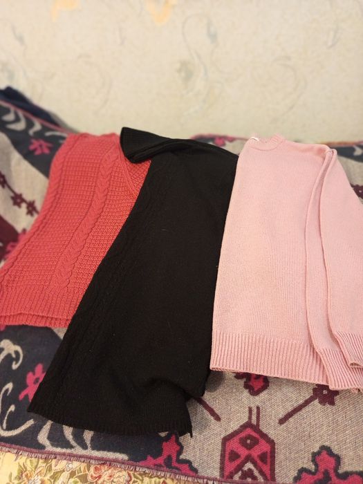 Жіночі кофти ,три штуки