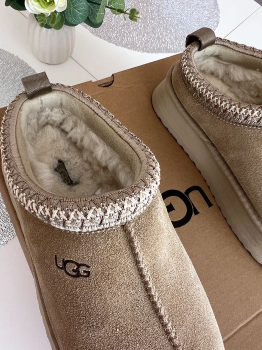 Ugg tag.        .
