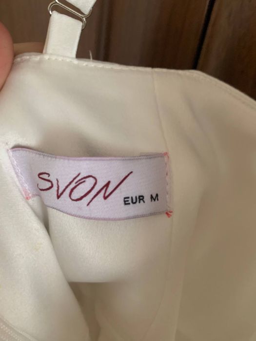 Біла сукня, довжина міді