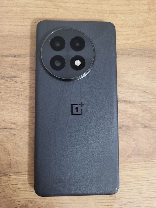 One plus 13 12/256 dystrybucja xkom, stan perfekcyjny + ładowarka 100w