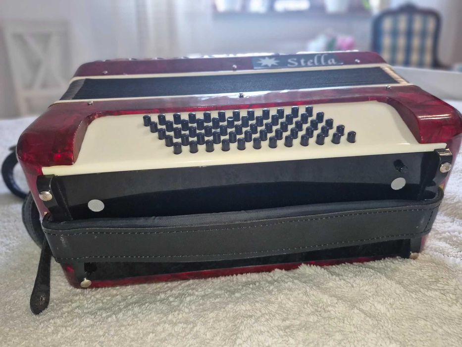Akordeon Stella 34/48 + futerał – 1100 zl