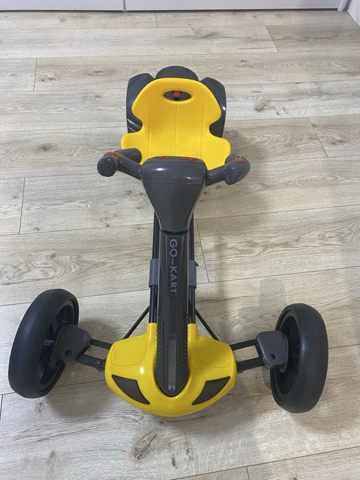 Дитячий електромобіль (картинг)