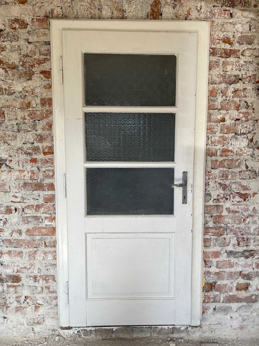 Stare drewniane drzwi lewe 80 x 200 cm z futryną