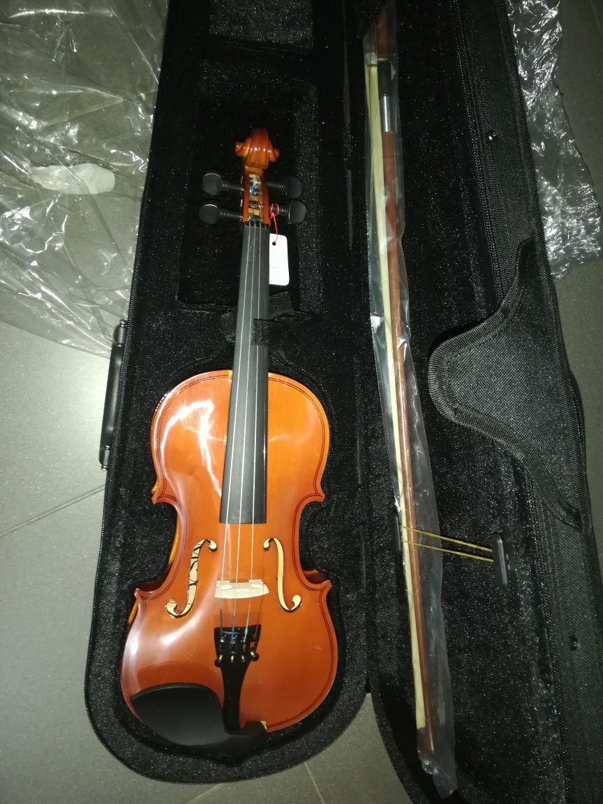 Violino novo de madeira castanho 1/2 marca MSA