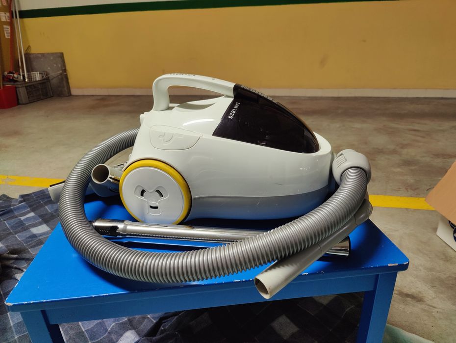 Aspirador ZANUSSI B1825 Sem saco