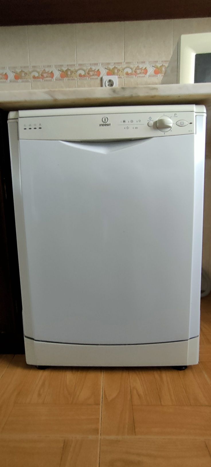 Máquina de lavar loiça Indesit IDL-52