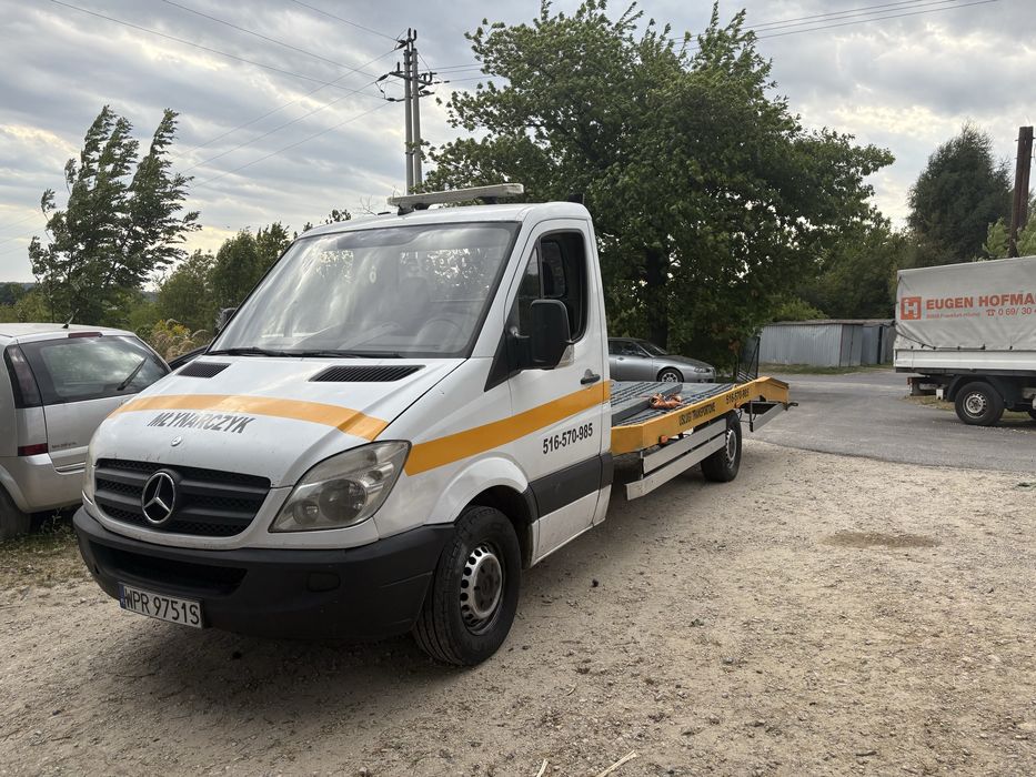 Pomoc drogowa holowanie transport lawetą