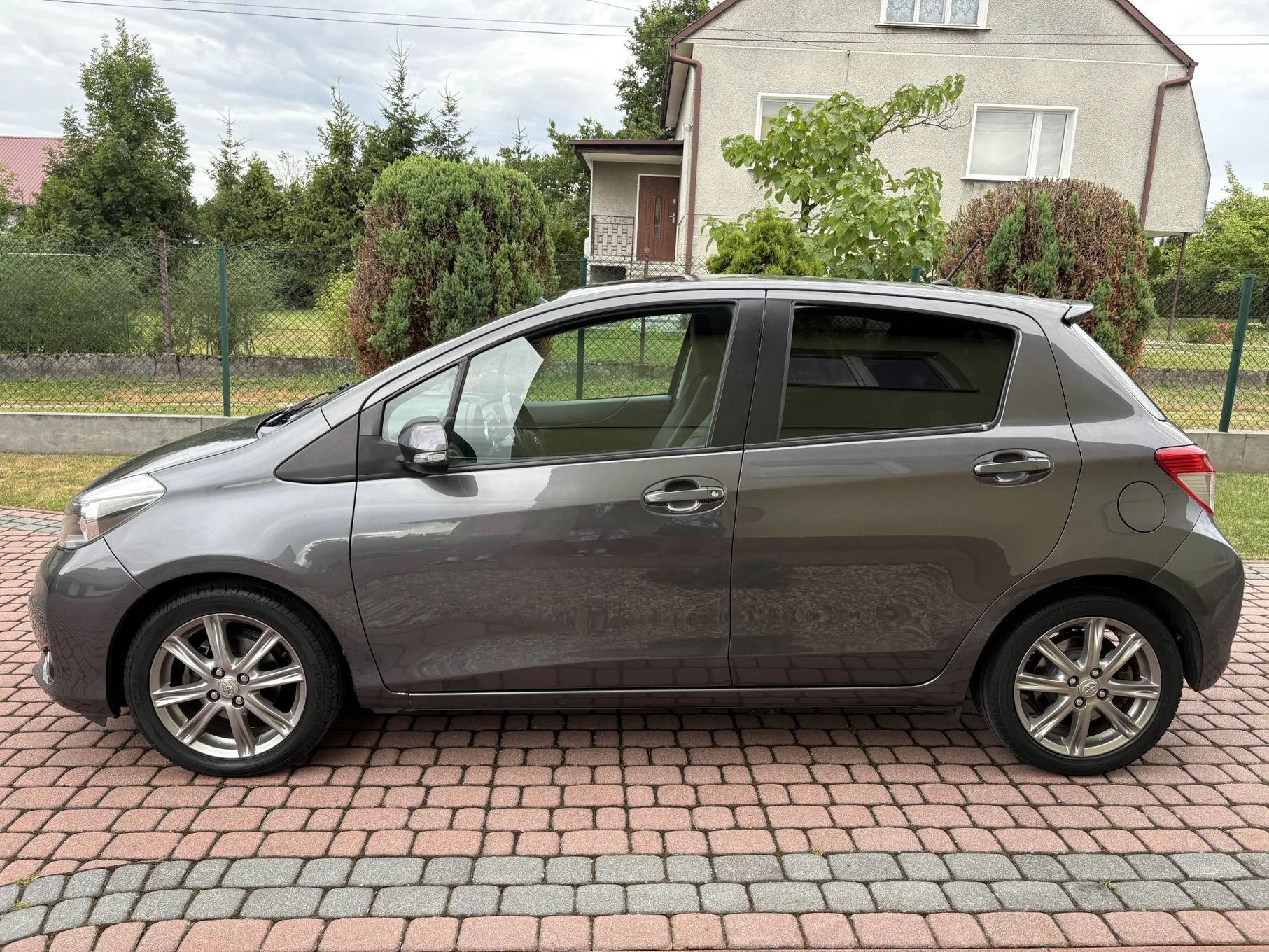 Toyota Yaris TOYOTA YARIS 2012 1.33 Premium