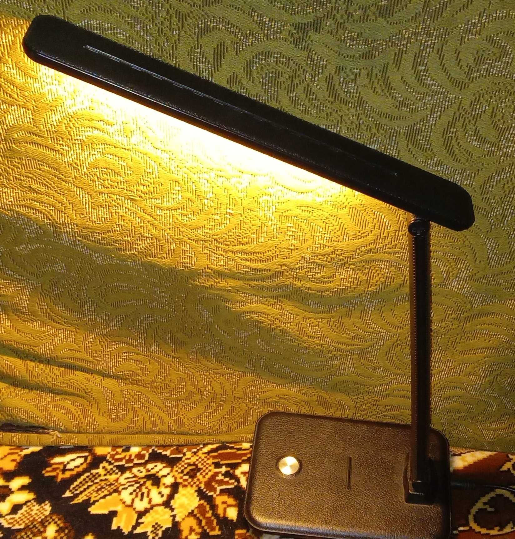Настольна яскрава світлодіодна лампа "Titanum"