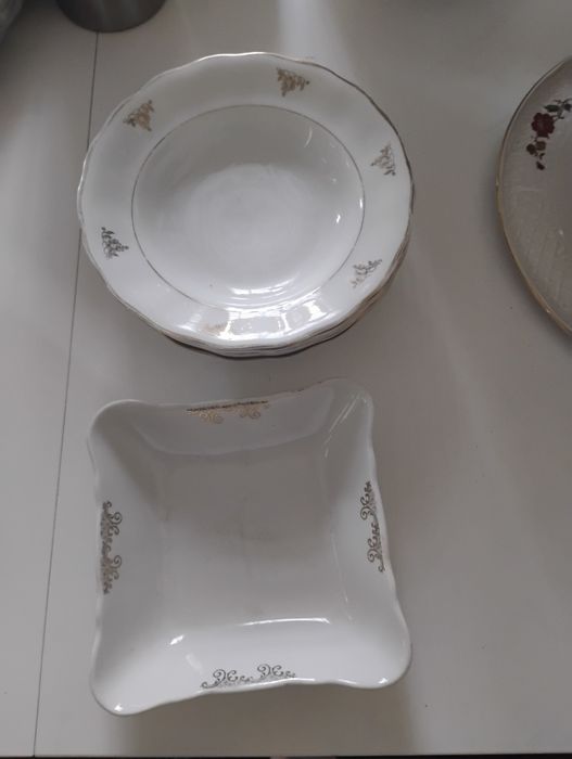 Porcelana Ćmielów 6talerzy głębokich plus salaterka