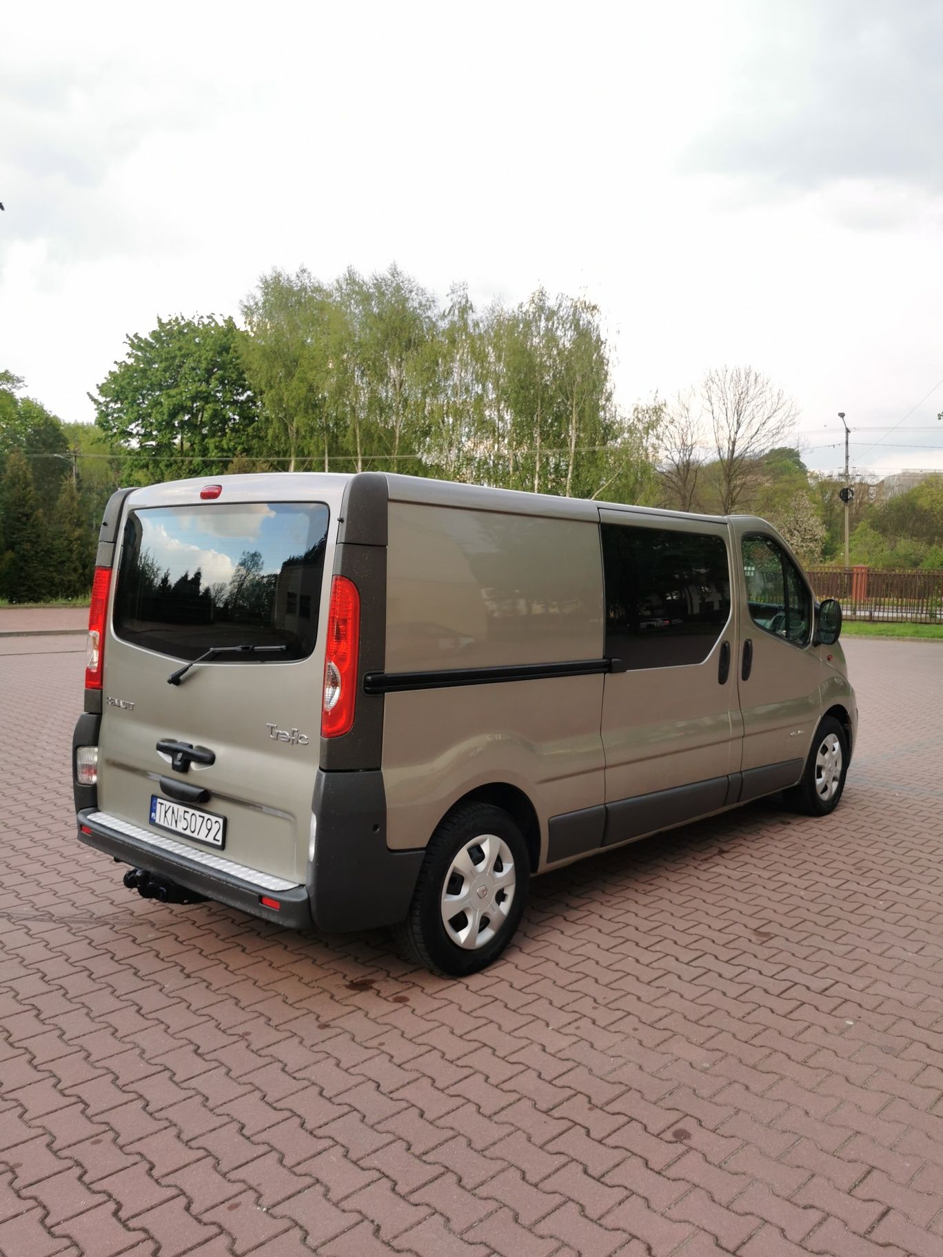 Renault Trafic z 2007 2.5 Loooong 6 osobowy Brygadówka Vivaro