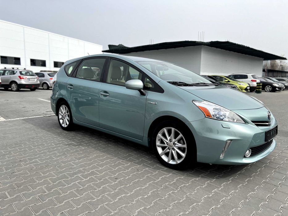 Аренда, прокат, под такси Toyota Prius V 2012