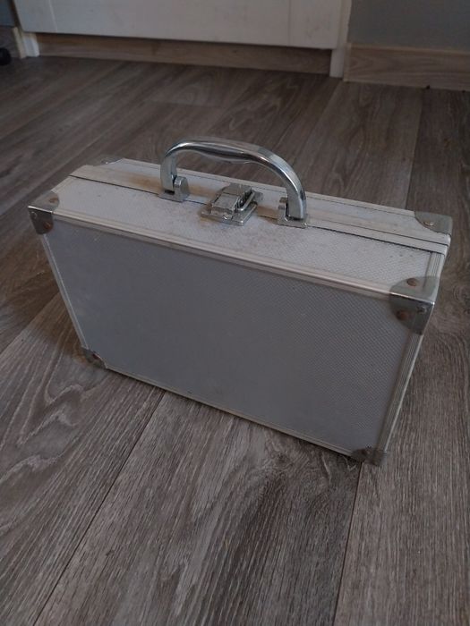 Kuferek na kosmetyki