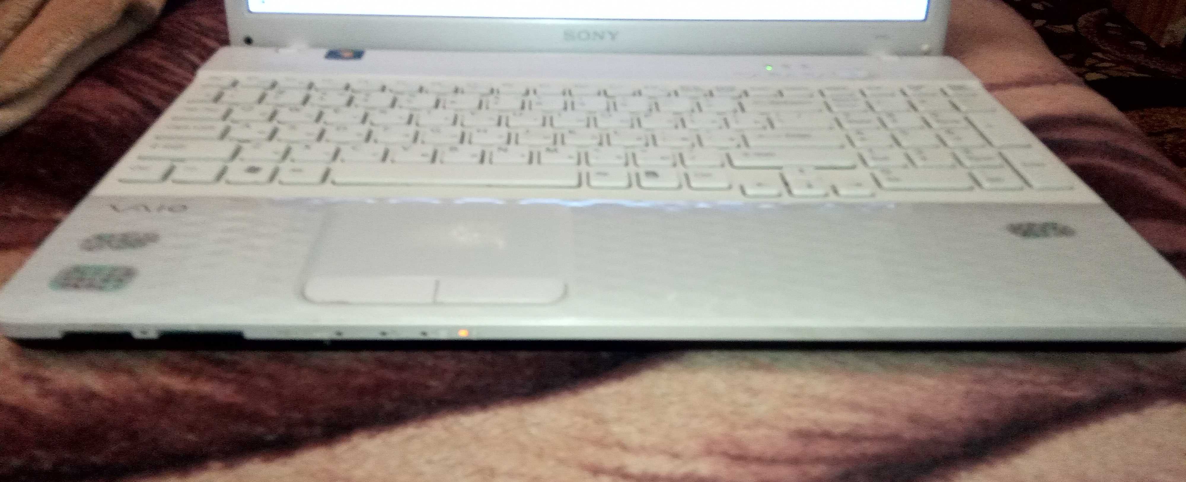 Ноутбук Sony VAIO PCG-71C11V / 15.6" (1366x768)