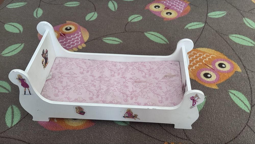 Деревяне ліжко для ляльки