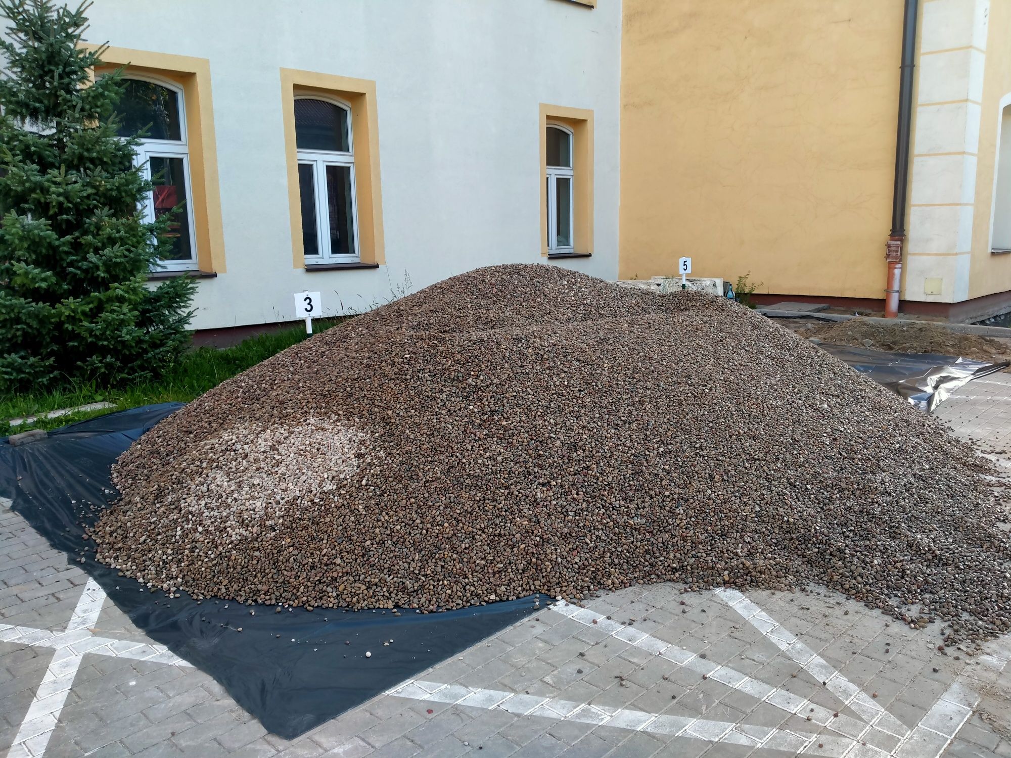 Cetrum kruszyw budowlanych. kamienie, żwir plukany, grys piasek