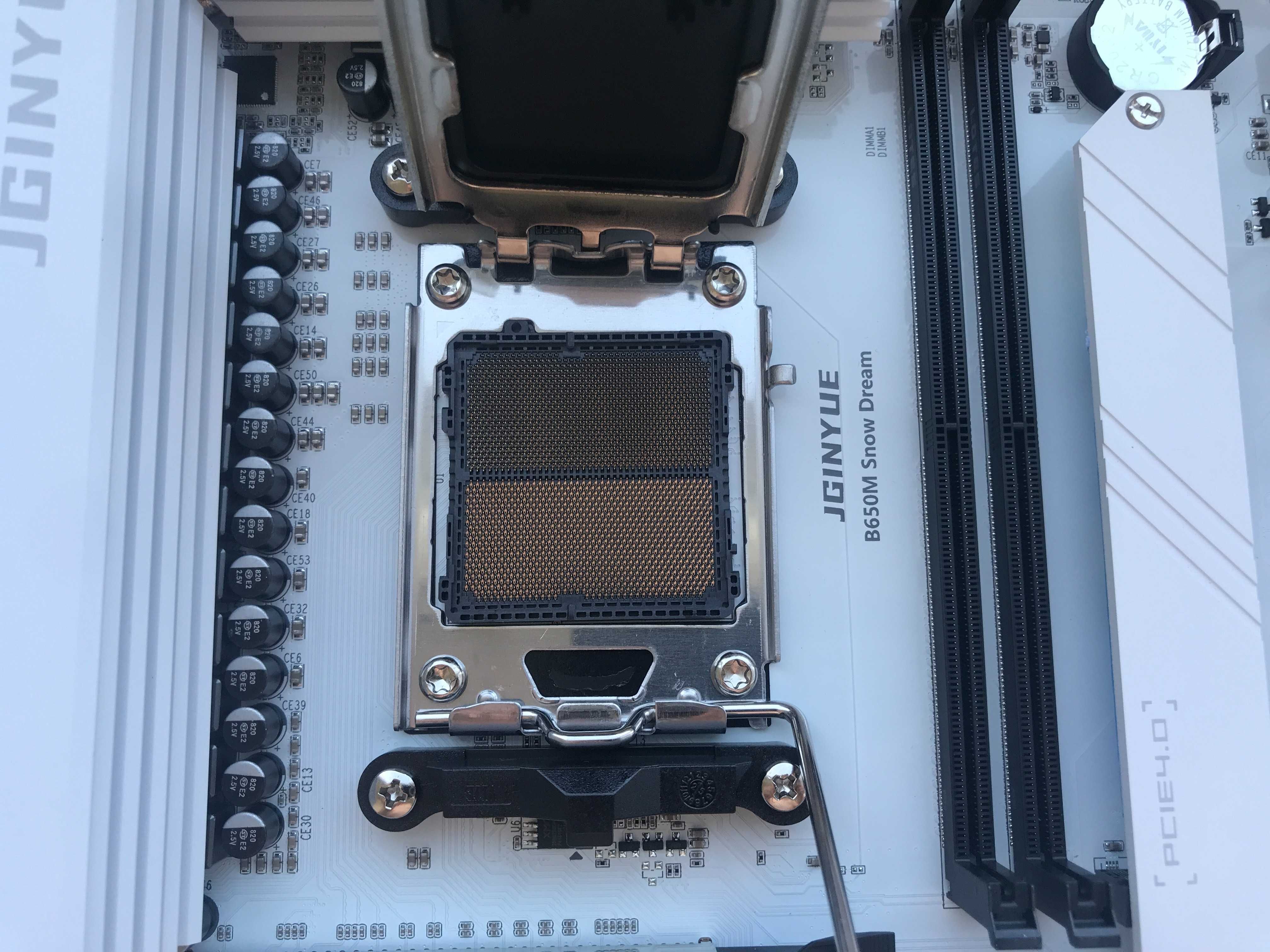 JGINYUE B650M Snow Dream v2.01 - сокет AM5, DDR5, ARGB, M-ATX