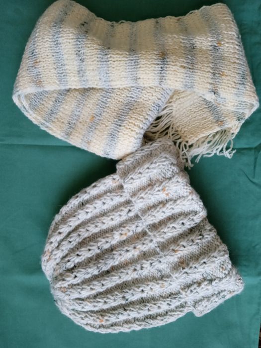 Воротники, Берет Комплект шапка и шарф .