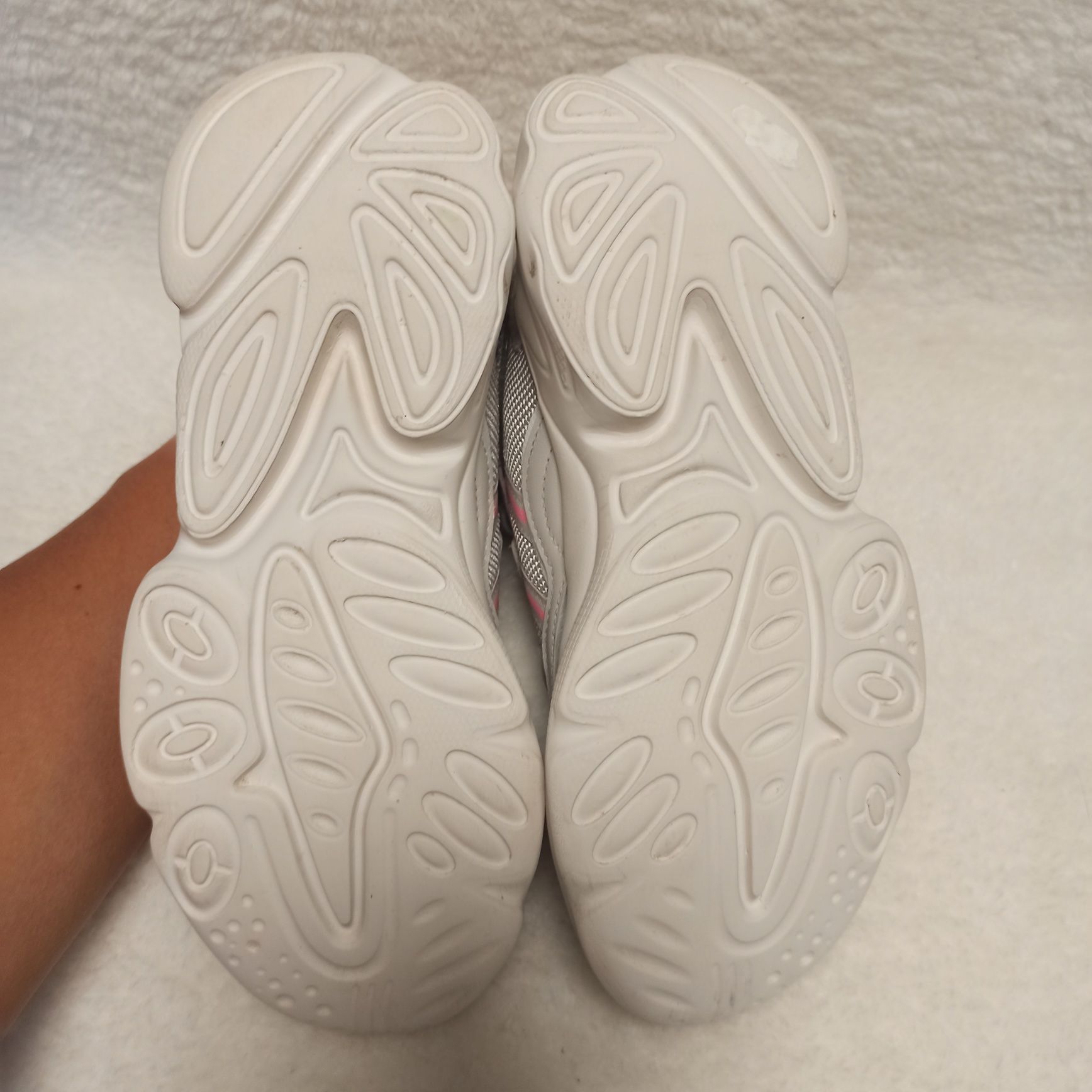 Оригінал ADIDAS,34 розмір, устілка 22 см, кросівки для дівчинки