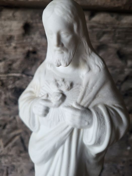 Biskwit biała figurka Pan Jezus Najświętsze Serce