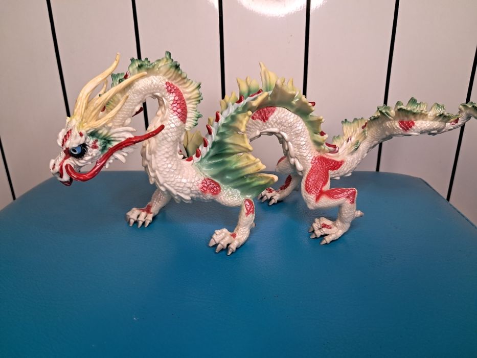 Auruun Smok 70446, model z 2011 - model smoka z krainy elfów Bayala.