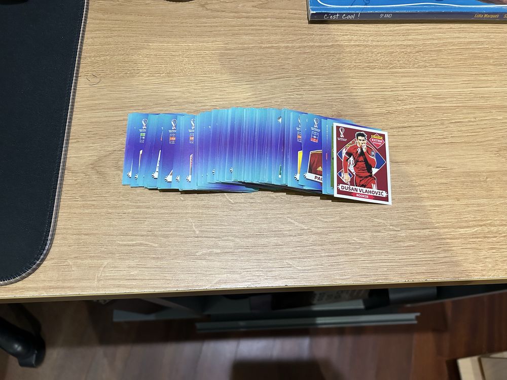 Cartas de futebol da coleção Quatar 2022 com uma Legend