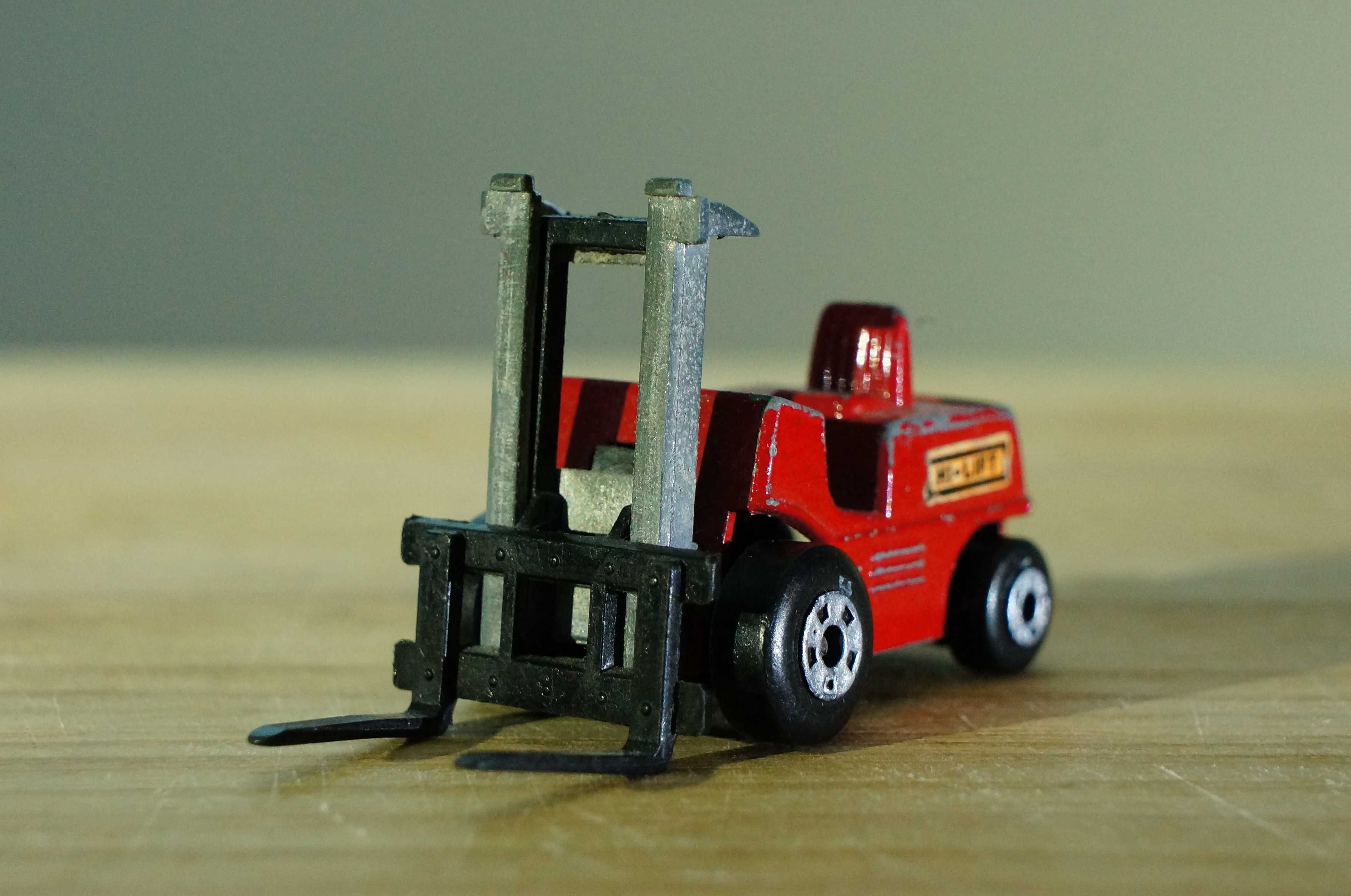 Matchbox Fork Lift Truck No.15 - wózek widłowy czerwony - 1972 England