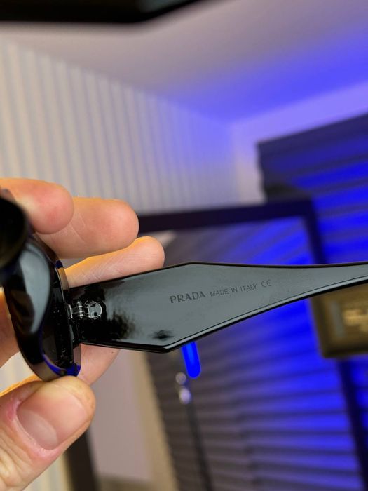 Сонцезахисні окуляри Prada