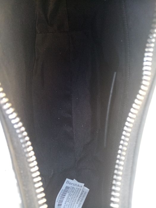 Vendo Carteira de Mulher padrão serpente Bershka