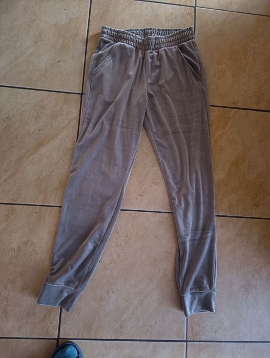 Nowe z metką spodnie welurowe M