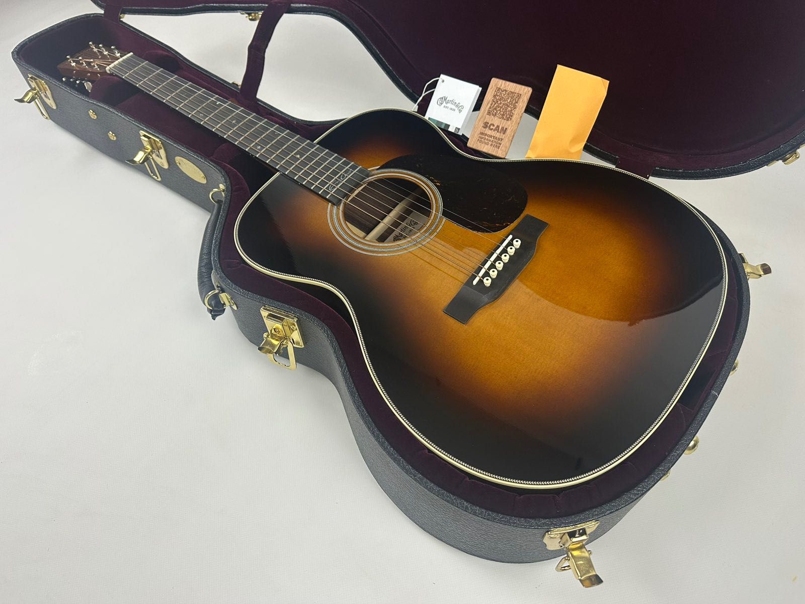 2024 Martin 000-28EC Eric Clapton Signature (New!, Sunburst, 4450$)