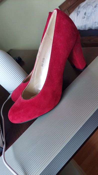 Buty damskie na słupku roz. 38