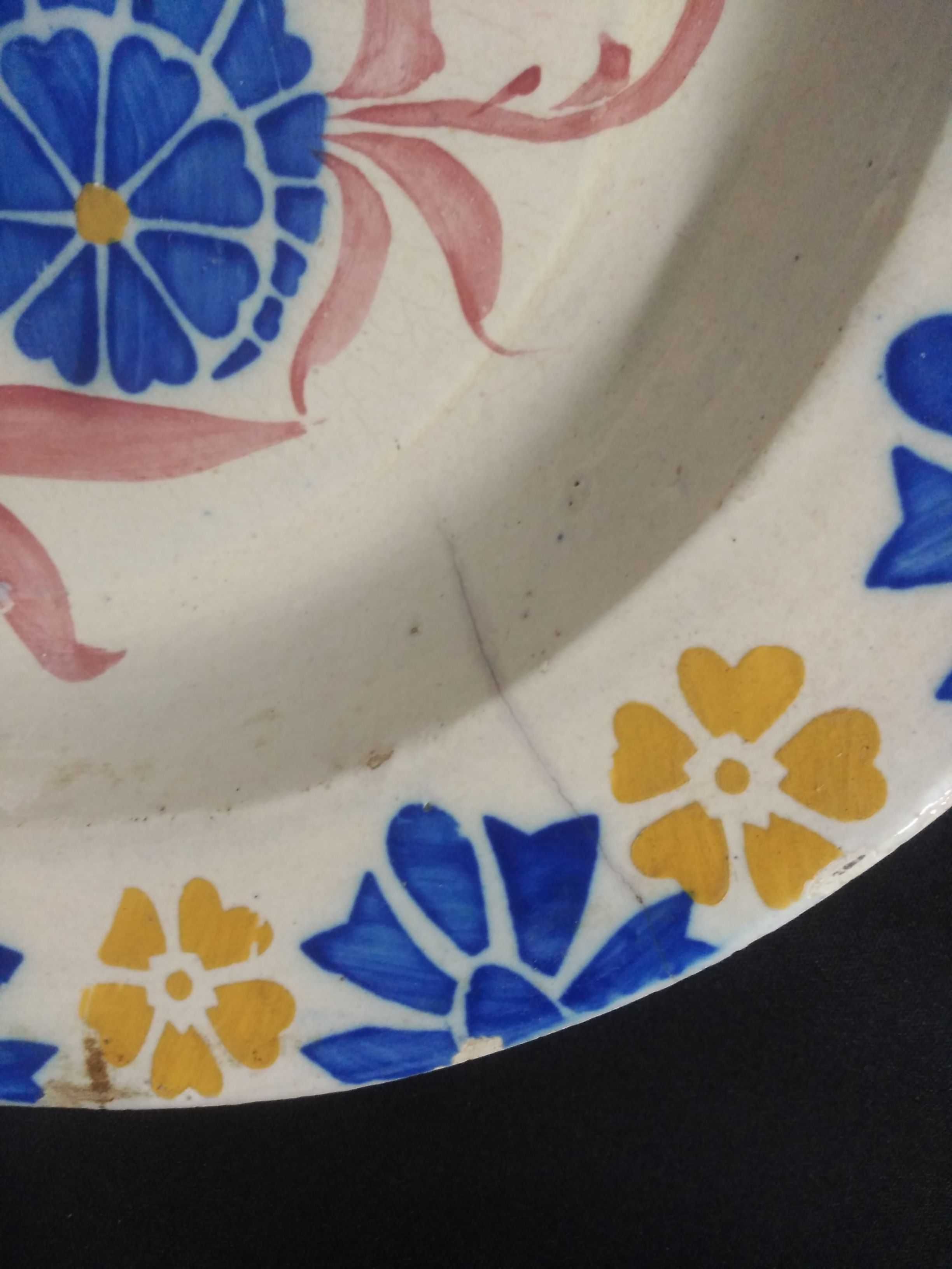 Faiança - Grande prato em faiança pintado à mão