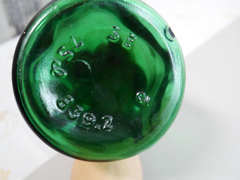 Декоративна скляна пляшка