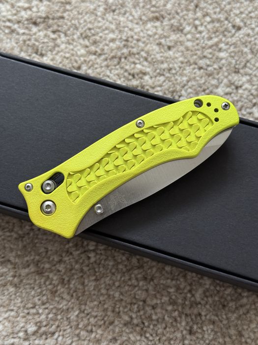 Benchmade 111H2O-Yellow N680 Discontinued. Складний ніж. Оригвнал