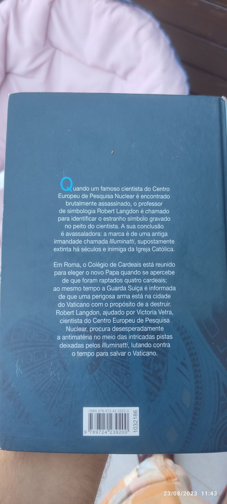 Livro "Anjos e Demónios"