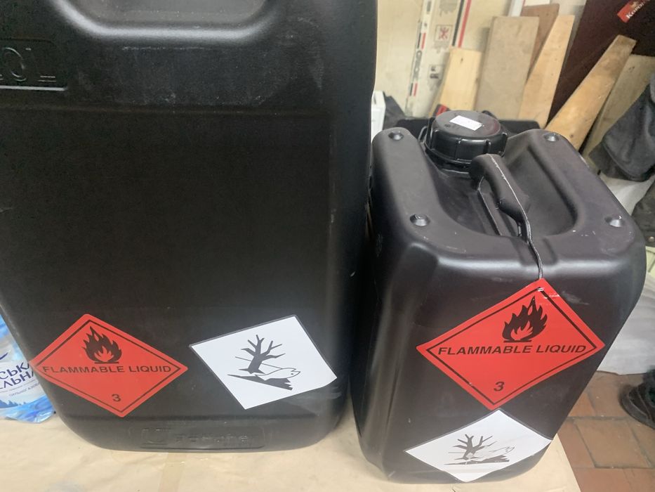 Чорні каністри 10/20 л