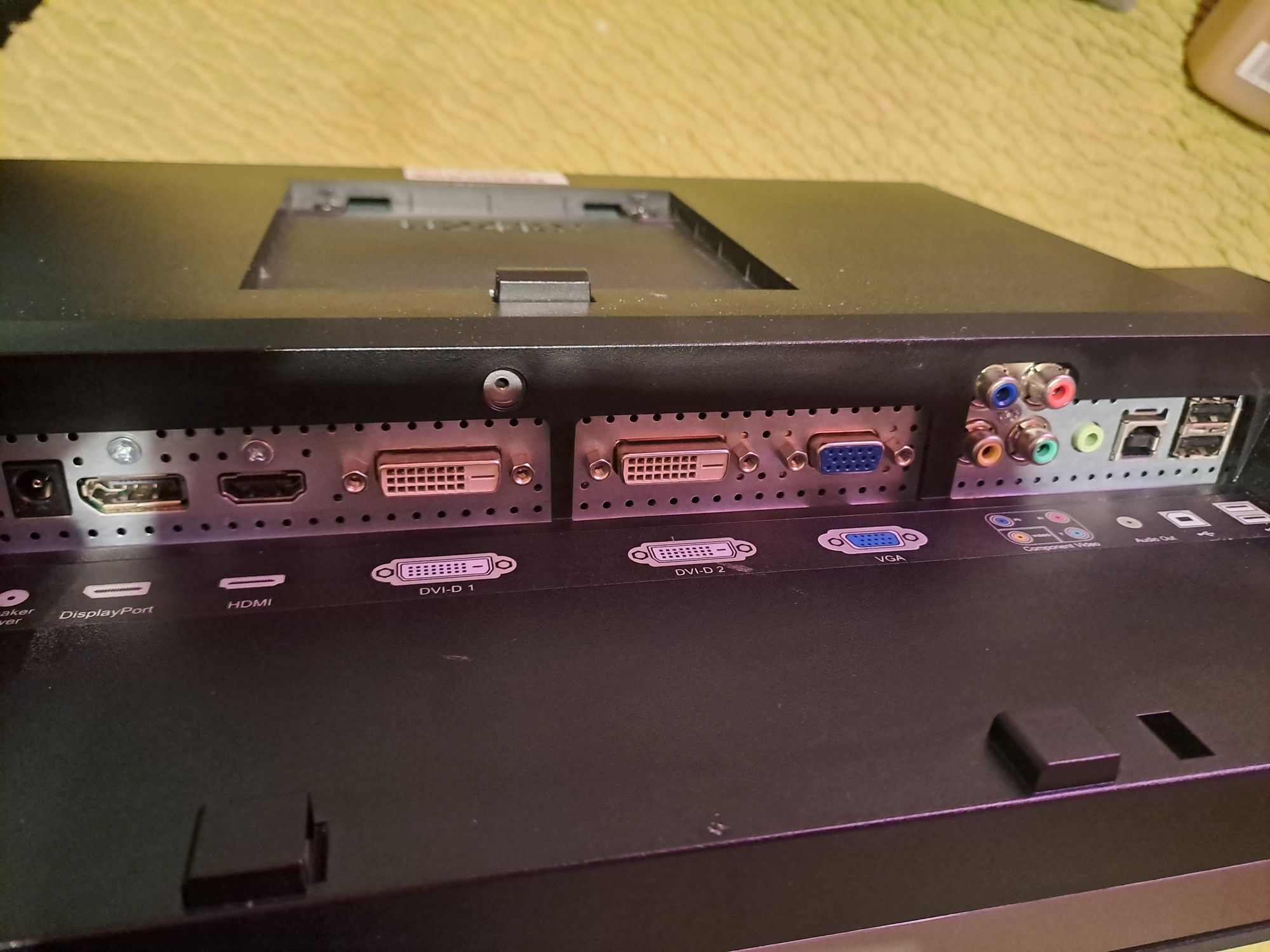 Monitor dell 24 całe  hdmi pivot