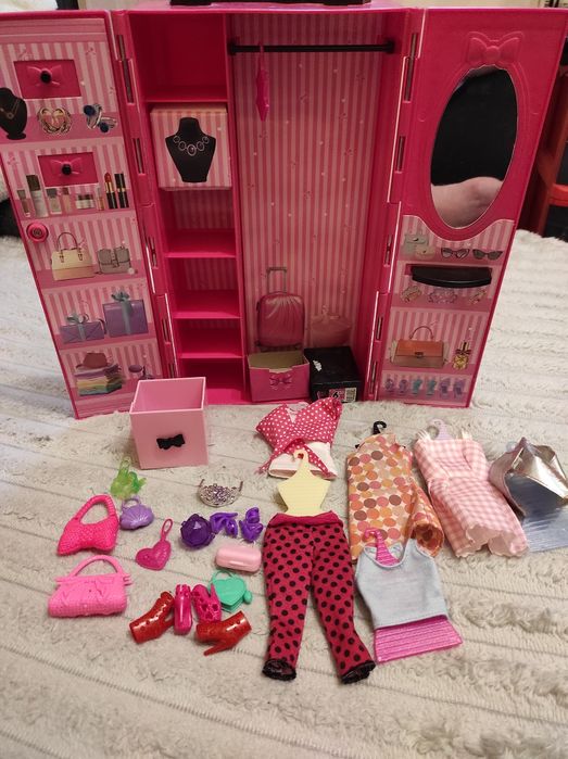 Szafa na ubrania dla Barbie garderoba
