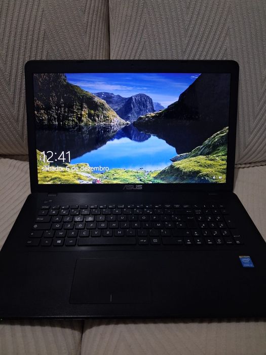 Portátil Asus X751L