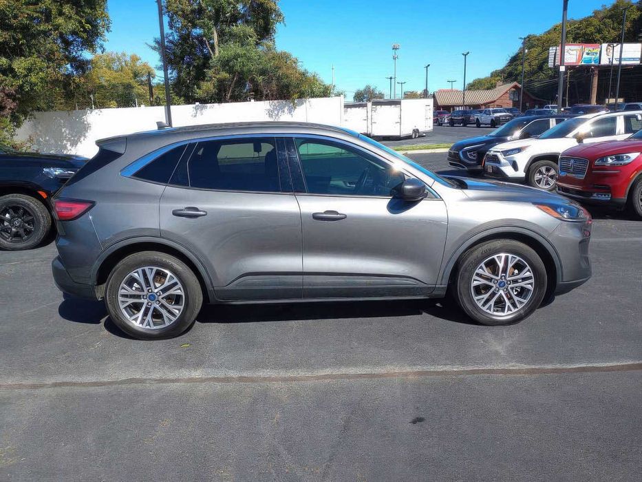 Ford Escape Hybrid SEL      2022