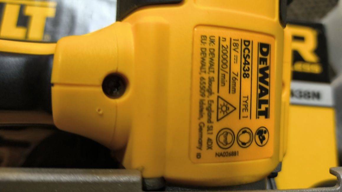 Piła tarczowa DeWalt DCS 438N