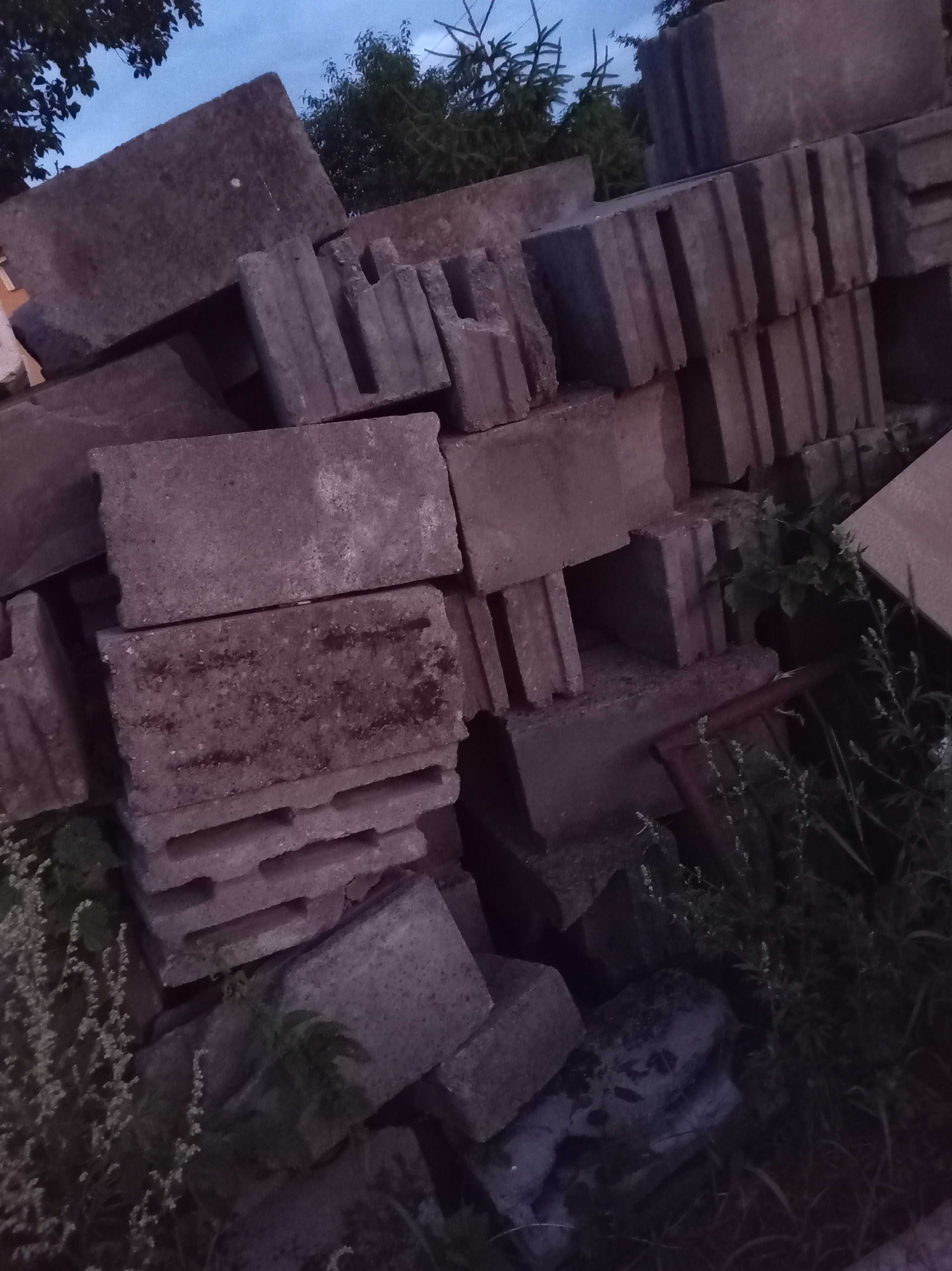 Pustaki betonowe bloczki