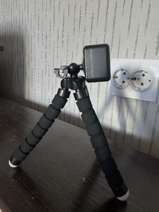 Маленький штатив для фото відео