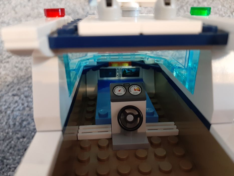 Zestaw lego 60221 Łódź, jacht