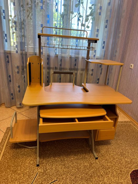 Продам компютерный стол