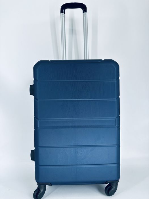 Nowa średnia walizka abs/ walizki