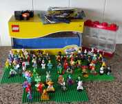 68 Minifiguras lego +  expositores.
